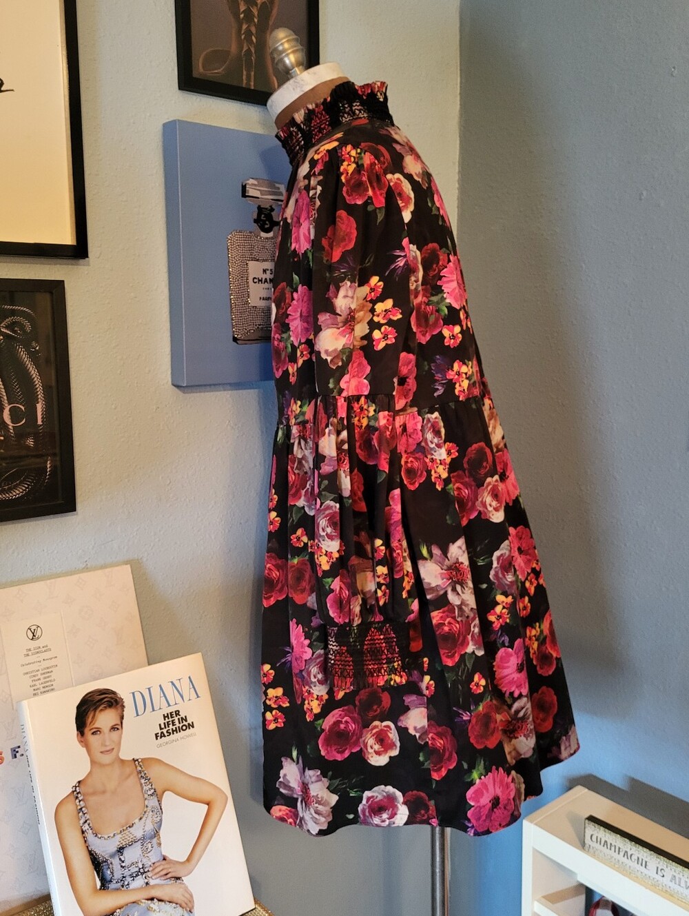Alice + Olivia Thea Mock Neck Blouson Sleeve Babydoll Dress in  Midnight Rose - Picture 6 of 13